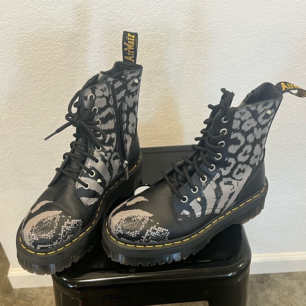 Just in time for spooky season super cute platform docs, also have side zipper